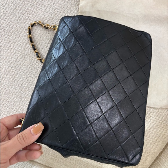 Authentic CHANEL black lambskin wild stitch vintage Diane bag - Picture 3 of 16